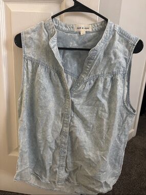 cloth & stone Light Acid-Wash Sleeveless Denim Button-Up Top